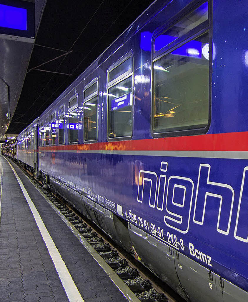 CNL train to Paris, photo courtesy Kazuyanagae