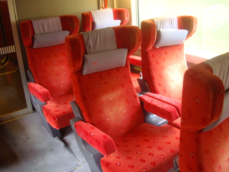 Сидения в вагоне Талис первого класса Сидения в вагоне Талис первого класса