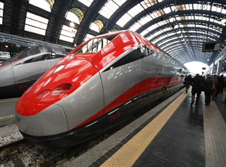 Włoski pociąg Pendolino Pociąg do Rzymu